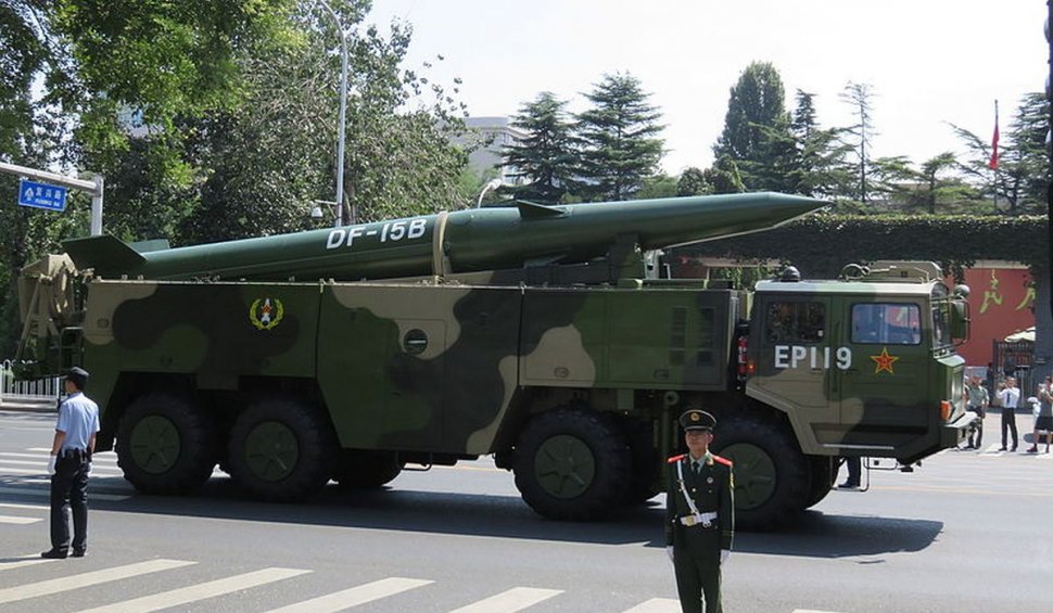 Cum arată și ce riscuri prezintă rachetele DF-15 trase de China spre Japonia în criza din Taiwan