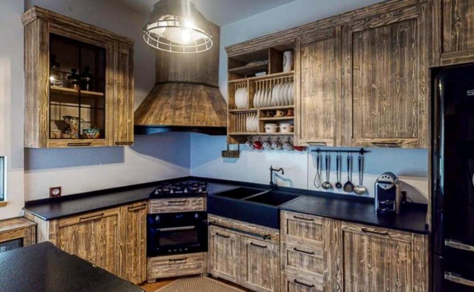 Vila de protocol din Predeal a lui Nicolae Ceauşescu a fost scoasă la vânzare. Preţul e uriaş 783479