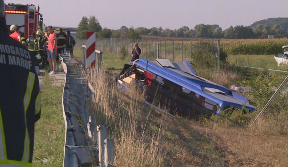 Un autocar plin cu oameni s-a răsturnat pe o autostradă din Croaţia | Cel puţin 12 morţi, după ce şoferul ar fi adormit