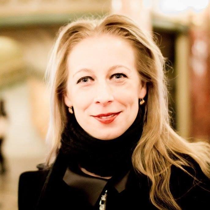 Simona Săndulescu, o cunoscută artistă din Bucureşti, a fost găsită moartă după ce a lăsat un mesaj de adio pe Facebook 783577