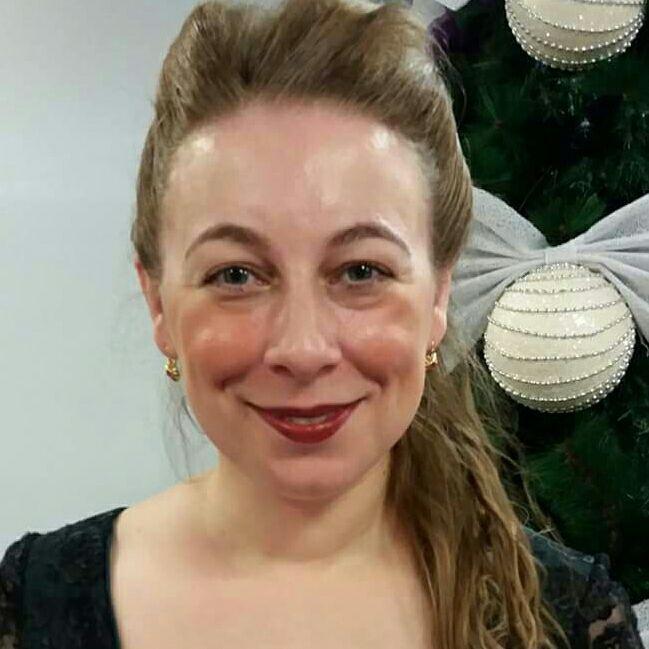 Simona Săndulescu, o cunoscută artistă din Bucureşti, a fost găsită moartă după ce a lăsat un mesaj de adio pe Facebook 783580