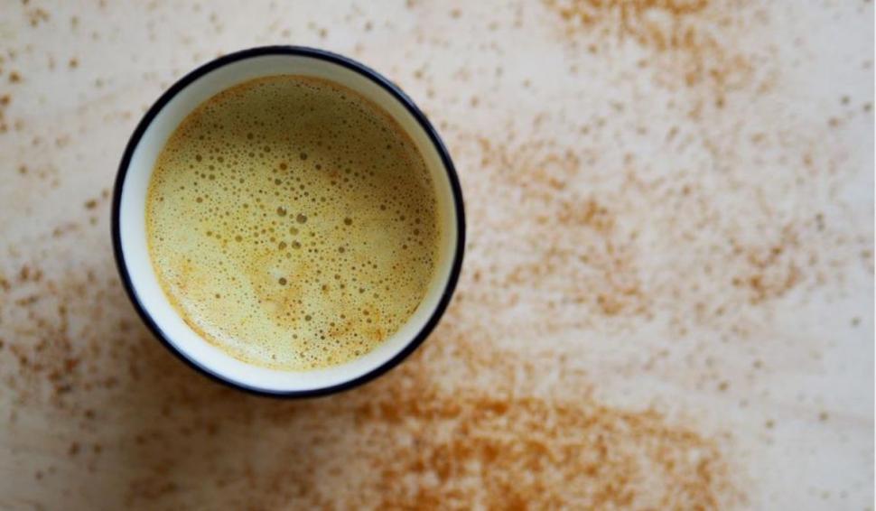 Laptele de aur, băutura care ajută creierul, te scapă de stres și e un somnifer natural. Cum se prepară: Nu trebuie fiert 783677