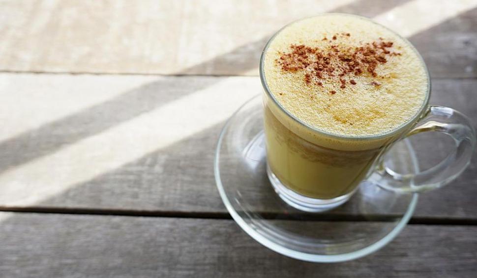 Laptele de aur, băutura care ajută creierul, te scapă de stres și e un somnifer natural. Cum se prepară: Nu trebuie fiert 783678