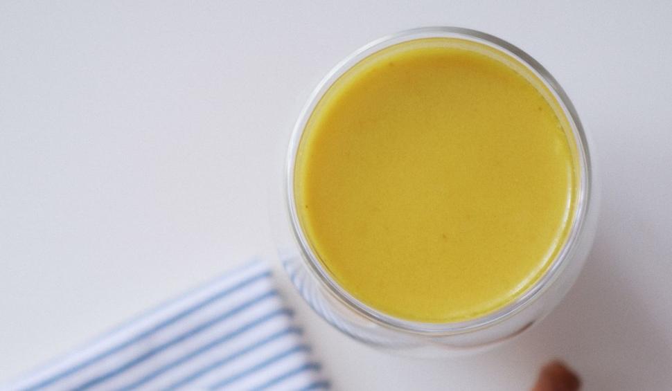 Laptele de aur, băutura care ajută creierul, te scapă de stres și e un somnifer natural. Cum se prepară: Nu trebuie fiert 783679