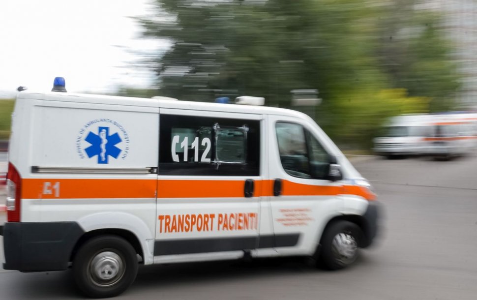 Trei fetițe au ajuns la spital după ce trenulețul electric cu care se plimbau prin parcul din Bistrița s-a răsturnat