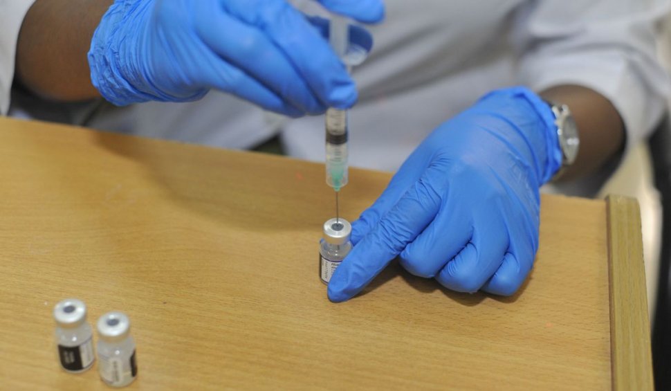 Un nou vaccin anti-COVID eficient împotriva subvariantei Omicron, disponibil în Japonia din octombrie