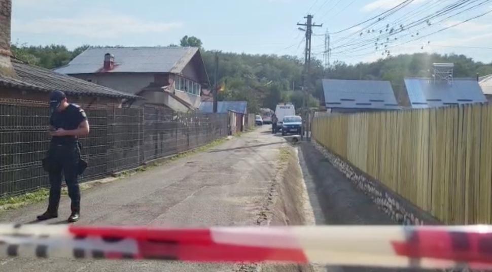 Masacru într-o casă din Bascov. Bărbat reţinut după ce a omorât cinci oameni, printre care şi un copil | Medic legist: "Criminalul din Argeş a folosit pietre şi obiecte tăioase"  784038