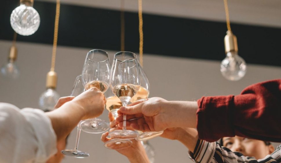 "Democratizarea" șampaniei: iată cum a devenit o băutură tot mai apreciată și în afara Revelionului și altor sărbători