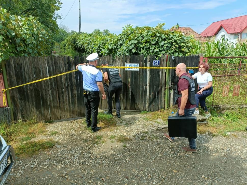 Filmul crimei de la Bascov care a şocat România. Bărbatul care şi-a măcelărit familia a vrut să se răzbune pentru că nu era tratat egal cu ceilalţi 784264