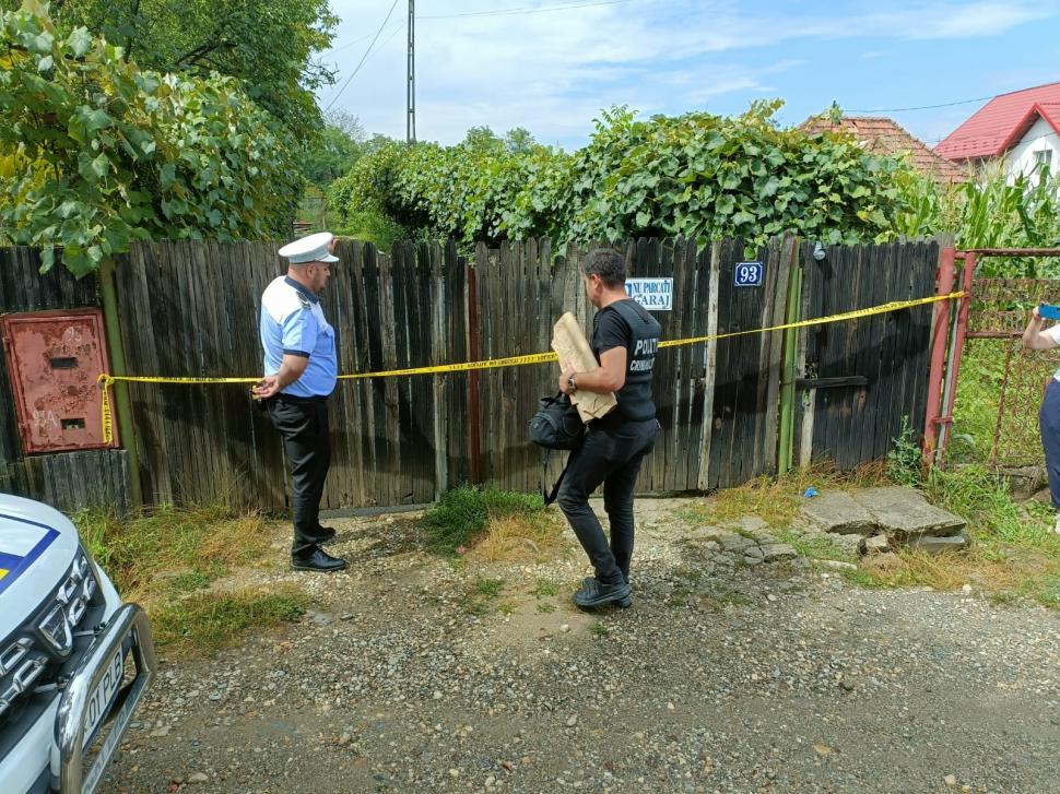 Filmul crimei de la Bascov care a şocat România. Bărbatul care şi-a măcelărit familia a vrut să se răzbune pentru că nu era tratat egal cu ceilalţi 784266