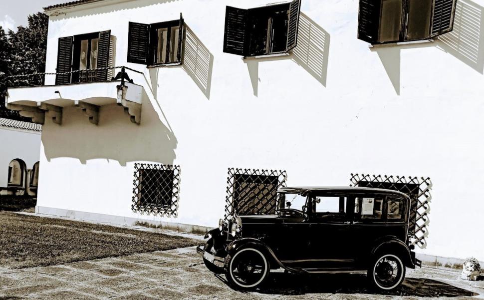 “O iubesc atât de mult încât îmi doresc să rămână în familie!”. Fotografii de la inspectorii RAR cu o mașină de aproape 100 de ani 784246