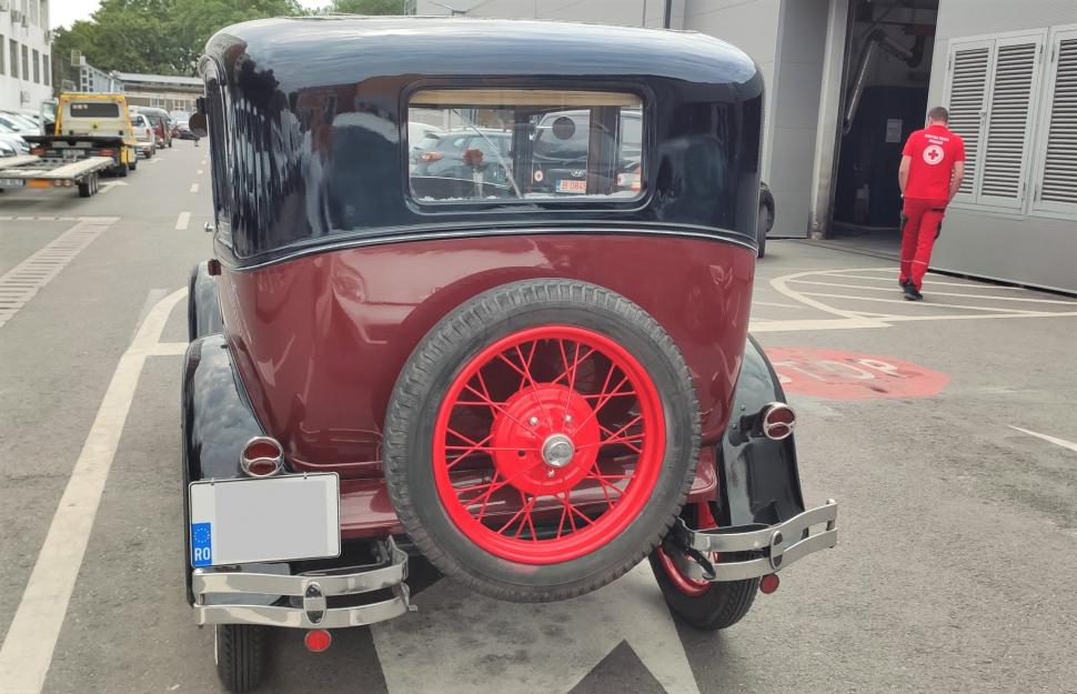 “O iubesc atât de mult încât îmi doresc să rămână în familie!”. Fotografii de la inspectorii RAR cu o mașină de aproape 100 de ani 784247