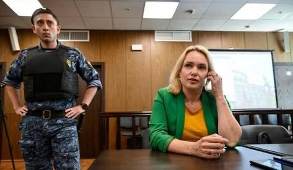 Maria Ovsiannikova, jurnalista rusă care l-a sfidat pe Vladimir Putin în direct la televiziune, a fost arestată