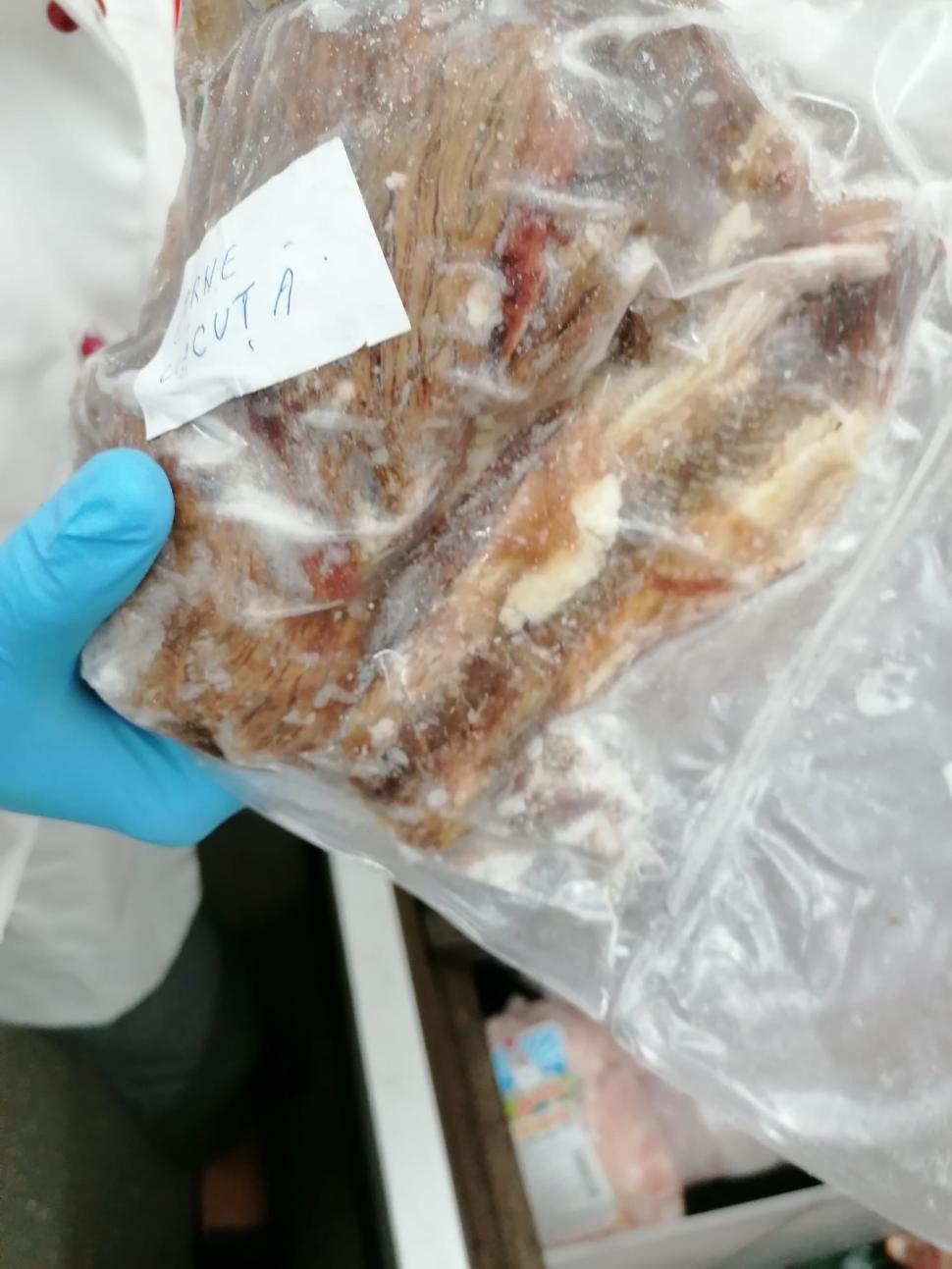 100 kg de produse alimentare expirate, retrase de la vânzare, în Sinaia şi Predeal 784451