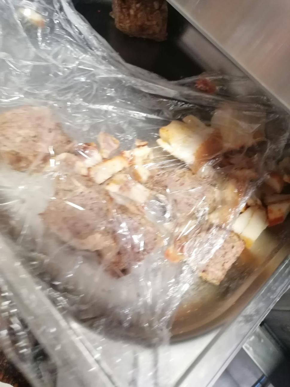 100 kg de produse alimentare expirate, retrase de la vânzare, în Sinaia şi Predeal 784457