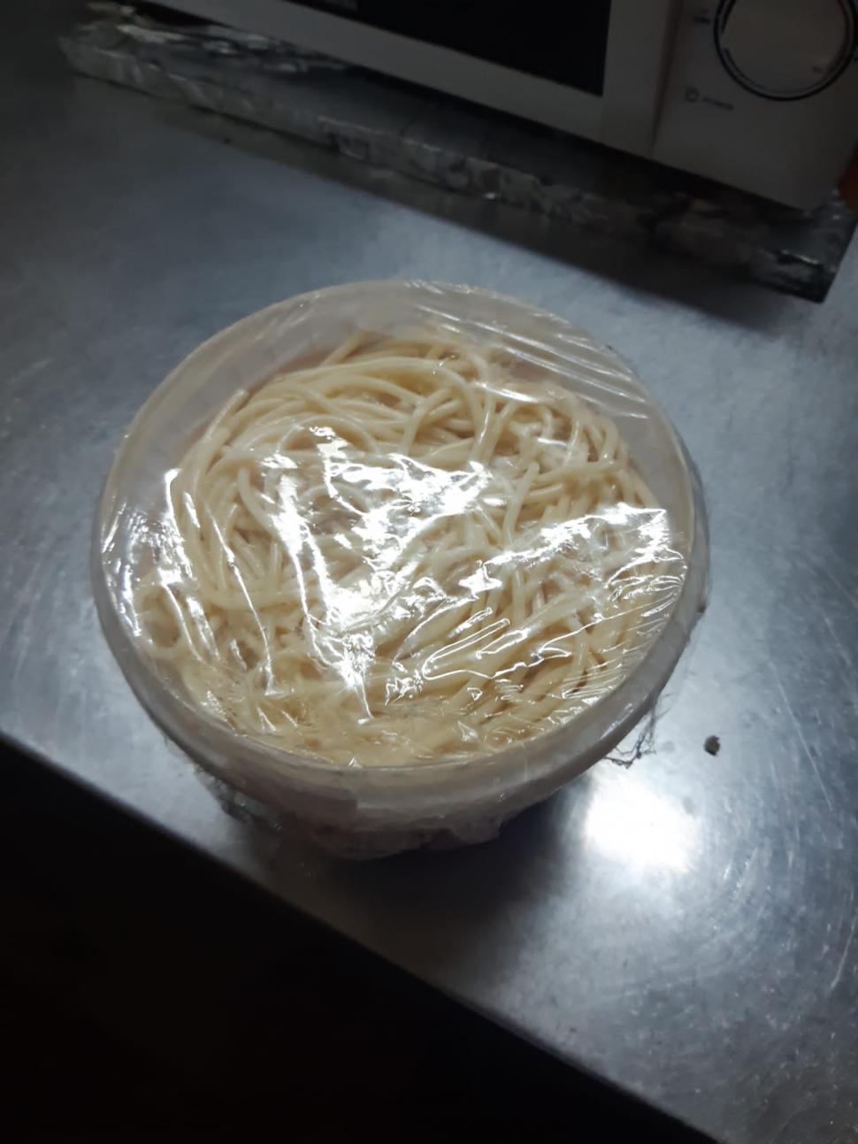 100 kg de produse alimentare expirate, retrase de la vânzare, în Sinaia şi Predeal 784458