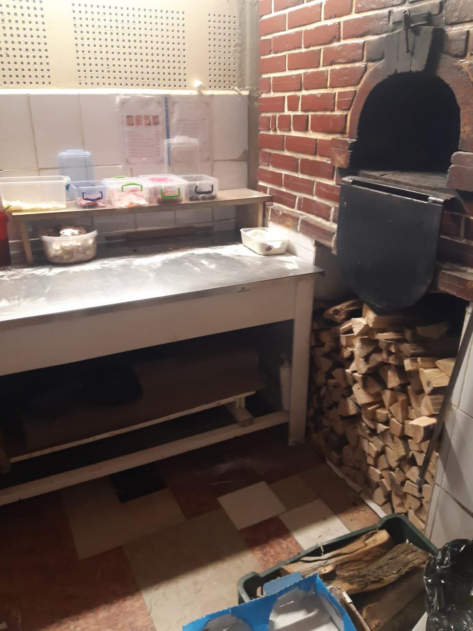 100 kg de produse alimentare expirate, retrase de la vânzare, în Sinaia şi Predeal 784461