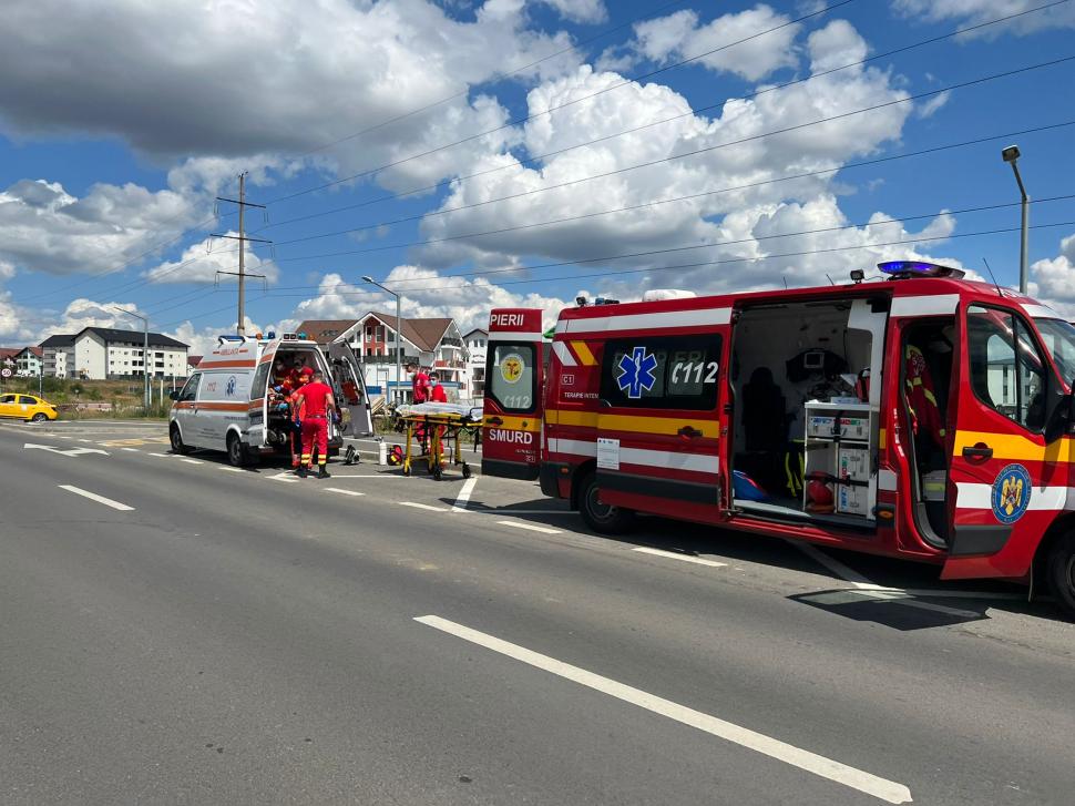 Un ambulanțier din Sibiu a sărit în flăcări pentru pacient, la un incendiu în Cisnădie: "Era fata victimei în stradă, plângea, striga la noi să o ajutăm" 784507