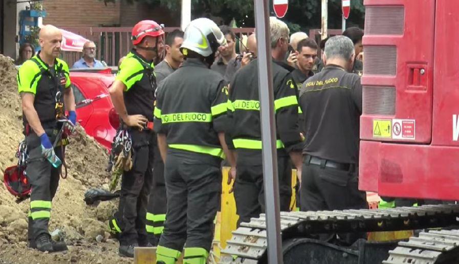 "Ajutați-mă, scoateți-mă de aici". Bărbat îngropat de viu în Italia în timp ce săpa un tunel pentru a jefui o bancă 784497