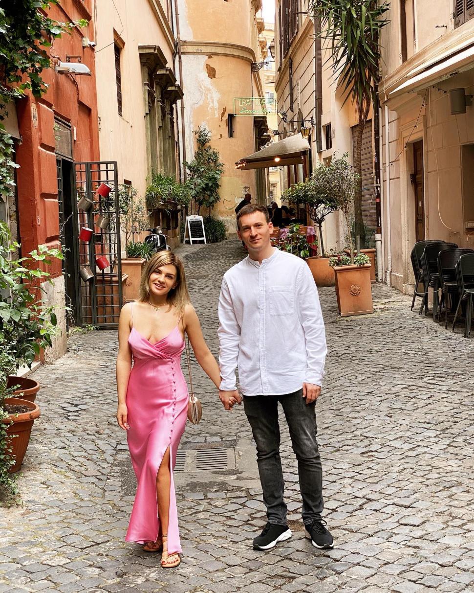 Denis, solistul de la The Motans, se însoară. Cine este logodnica lui: "Da, datorită ei s-au născut mai multe piese" 784481