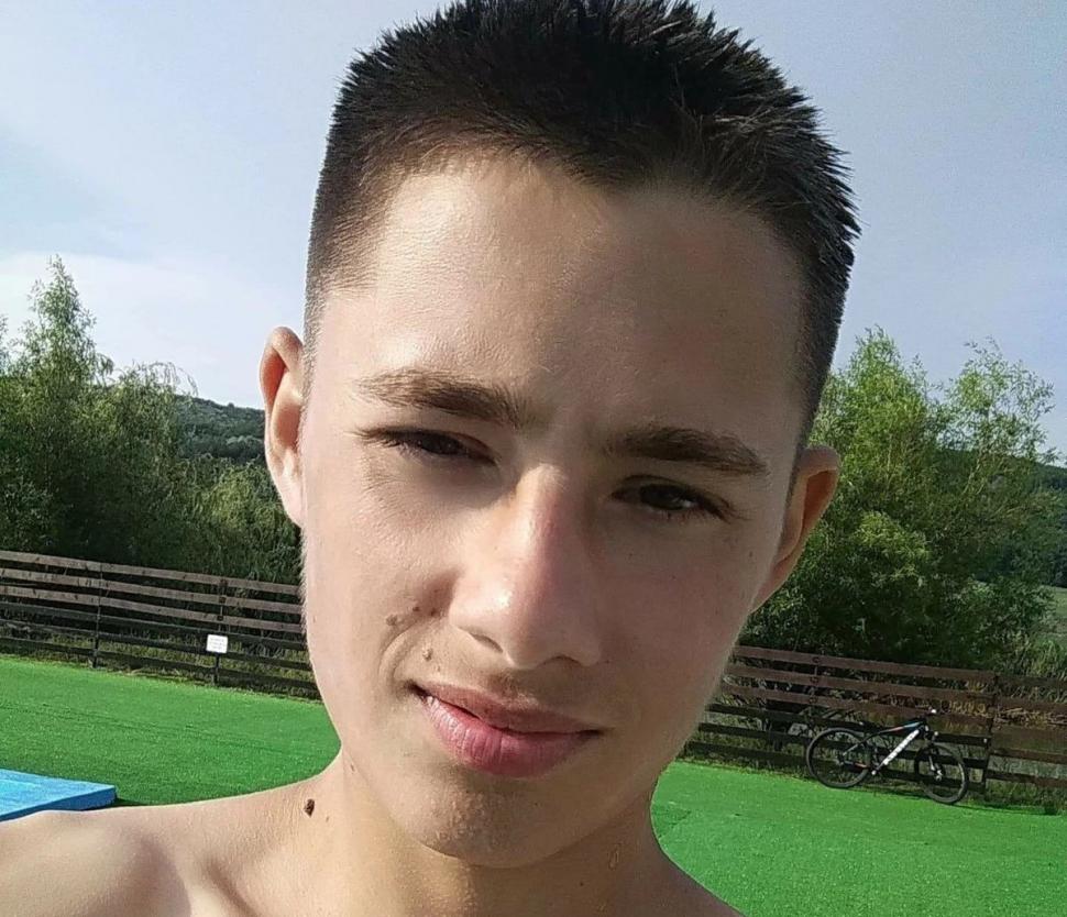 El este băiatul de 21 de ani, găsit mort şi recuperat după două zile din apele mării, la Costineşti 784404