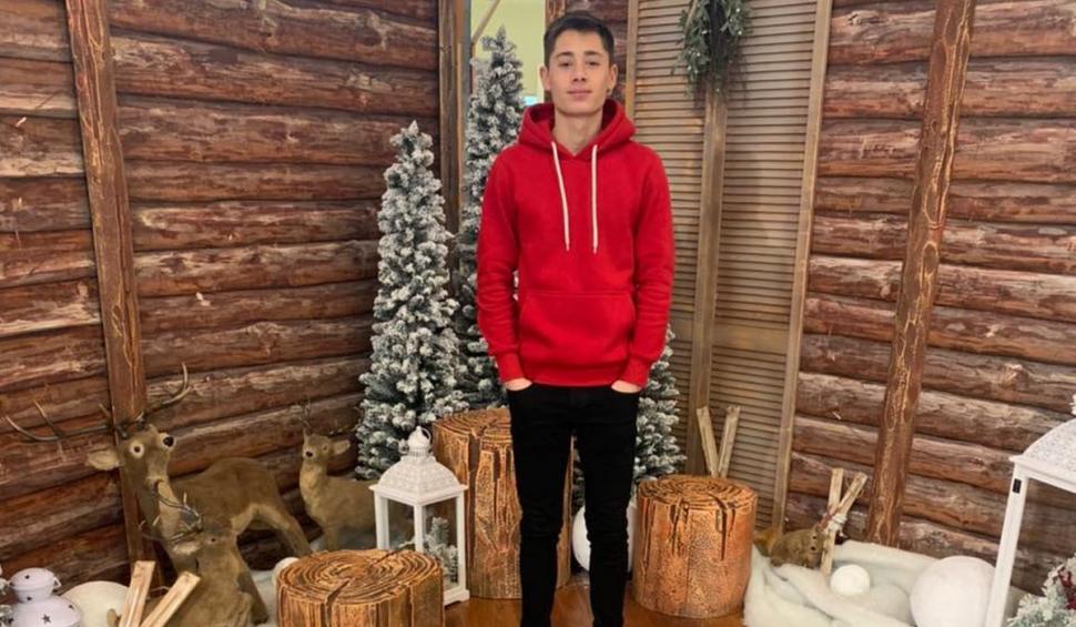 El este băiatul de 21 de ani, găsit mort şi recuperat după două zile din apele mării, la Costineşti 784405