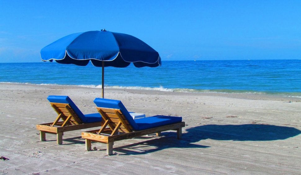 Femeie ucisă pe plajă de o umbrelă luată de vânt care i s-a înfipt în piept, în Statele Unite