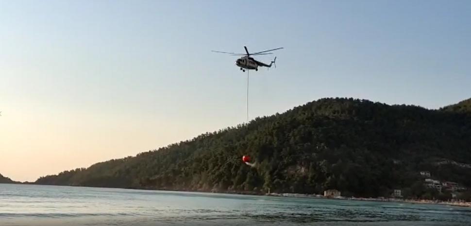 Incendiu în insula Thassos: Sute de pompieri, şase avioane şi şase elicoptere intervin pentru stingerea flăcărilor 784318