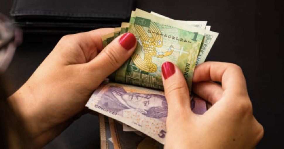 O femeie din Iași a pierdut geanta în care avea banii pe care urma să-i dea ca naşă la o nuntă. Ce a făcut persoana care i-a găsit