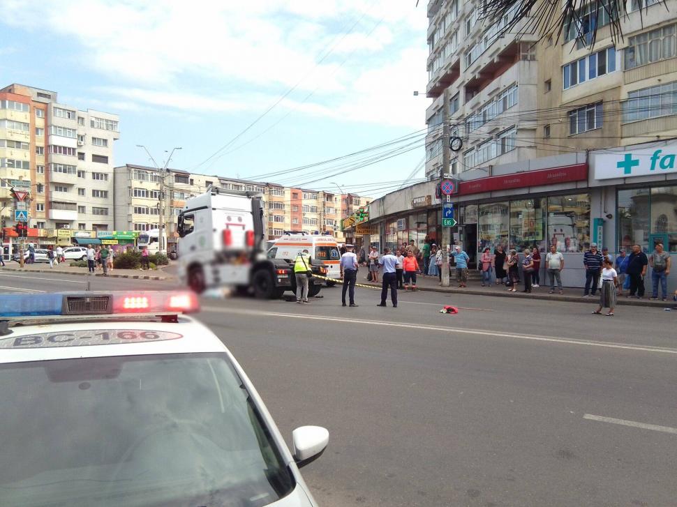 Un pensionar a murit după ce a fost lovit de un cap tractor abia pus în mișcare, în Bacău 784697