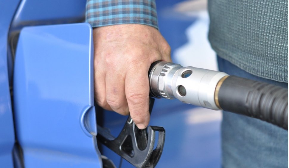 Prețul benzinei și al motorinei în România, astăzi, 12 august 2022. Cât costă un litru de carburant înainte de minivacanță