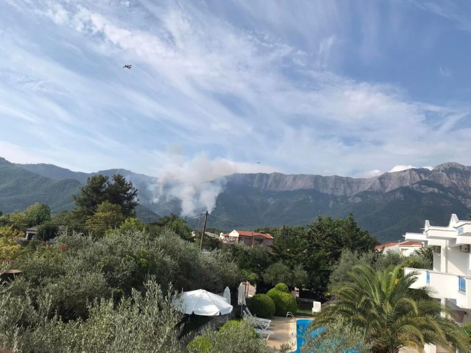 Alertă în Thassos! Pădurile s-au reaprins şi au fost cuprinse de flăcări uriaşe 784841