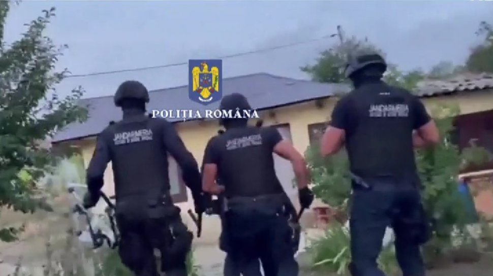 Jandarmi bătuţi crunt de cinci tineri, într-o comună din Vaslui