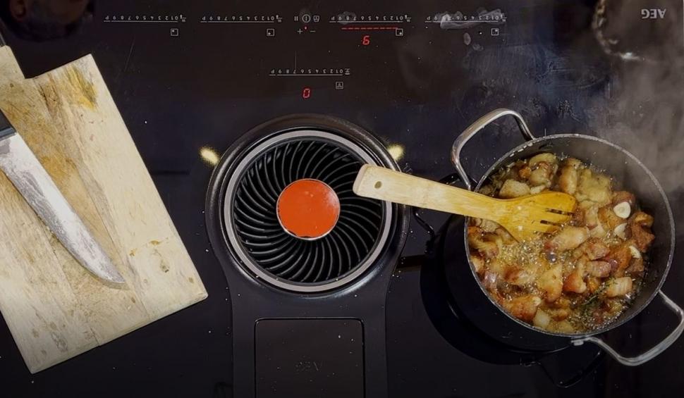 Jumere cu ou frământat, reţeta ediţiei 15 "Gătit la costum", sezonul 2 | Paul Ipate a adus gustul autentic românesc în bucătăria lui Ştefan Lungu: "Acolo mă trage inima" 784206