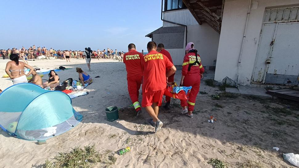 Incident grav în Costineşti. Un turist s-a ales cu răni la coloană în timpul unei sărituri de pe mal. Intervine elicopterul SMURD 784885