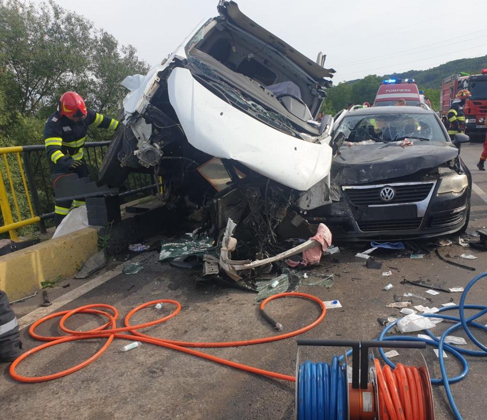 Accident cumplit la Teişani, Prahova. Un bărbat a murit, iar alte 9 persoane sunt rănite 785021