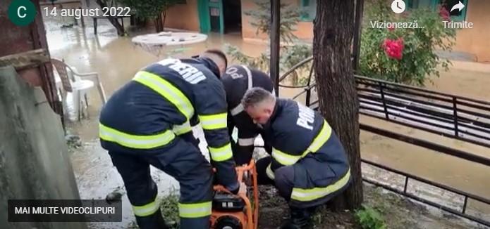 Urgia naturii a făcut prăpăd în Olt după o furtună de cod roşu. Localnicii au primit mesaj Ro-Alert 785005