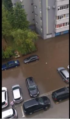 Urgia naturii a făcut prăpăd în Olt după o furtună de cod roşu. Localnicii au primit mesaj Ro-Alert 785008