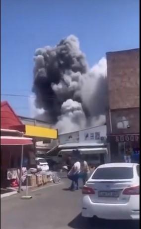 Explozie uriaşă într-o piaţă din Erevan, Armenia. O persoană a murit, iar câteva zeci sunt rănite 785001