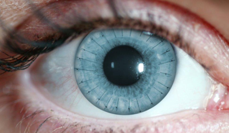 Un implant ocular revoluţionar din colagen de porc a redat vederea a 14 nevăzători