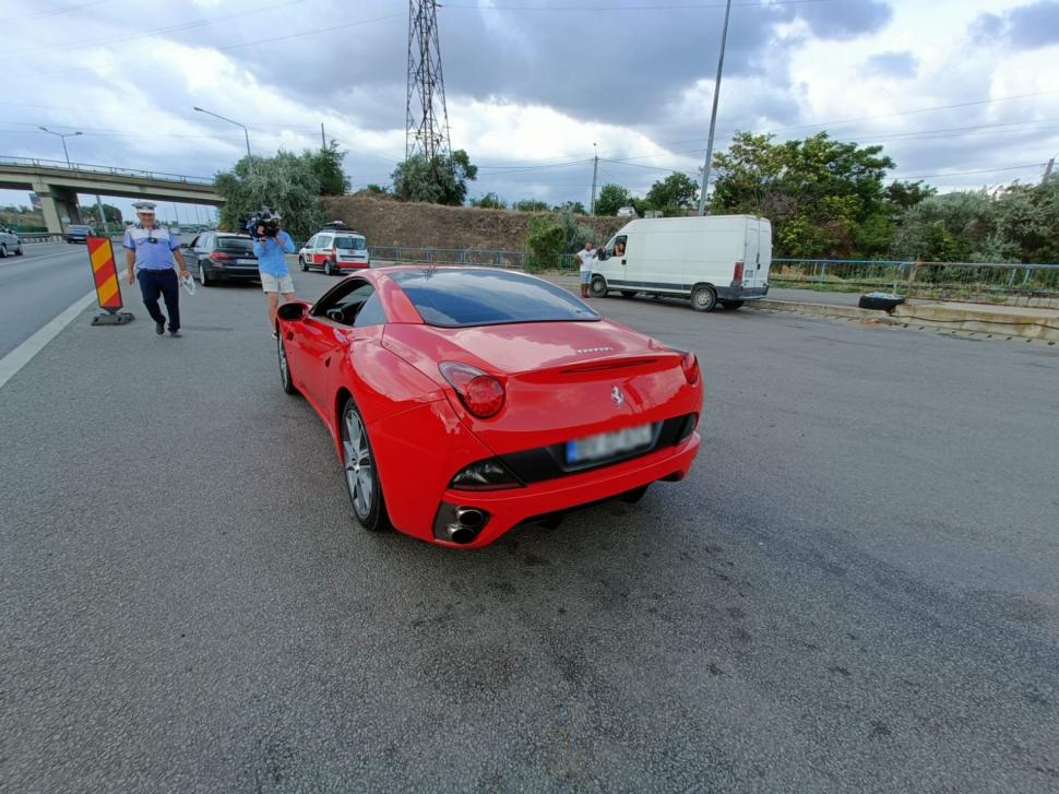 Ferrari de 100.000 de euro, prins fără ITP pe Autostrada Soarelui 785137