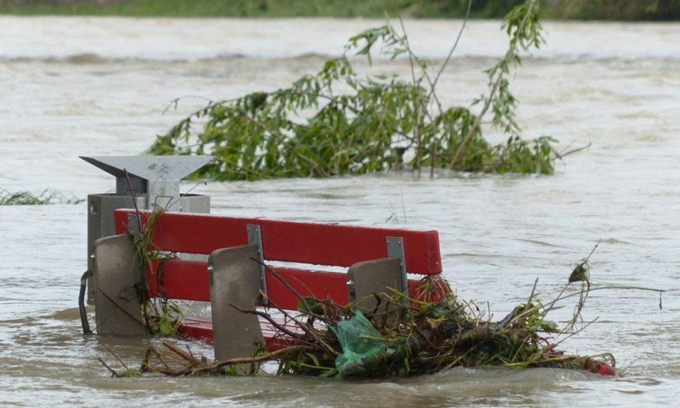 Vin puhoaiele: Avertizare de inundații pe mai multe râuri din ţară