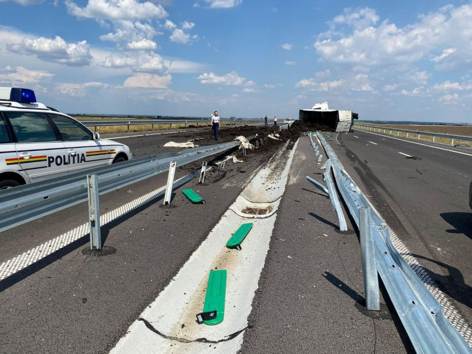 Un camion încărcat cu cărbune s-a răsturnat şi a blocat complet traficul pe drumul expres Slatina-Piteşti 785294