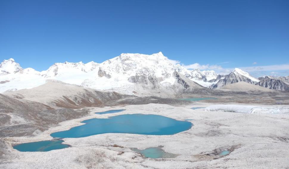 Cel mai înalt munte pe care nu a ajuns picior de om niciodată. De ce este Gangkhar Puensum muntele "interzis" 784636