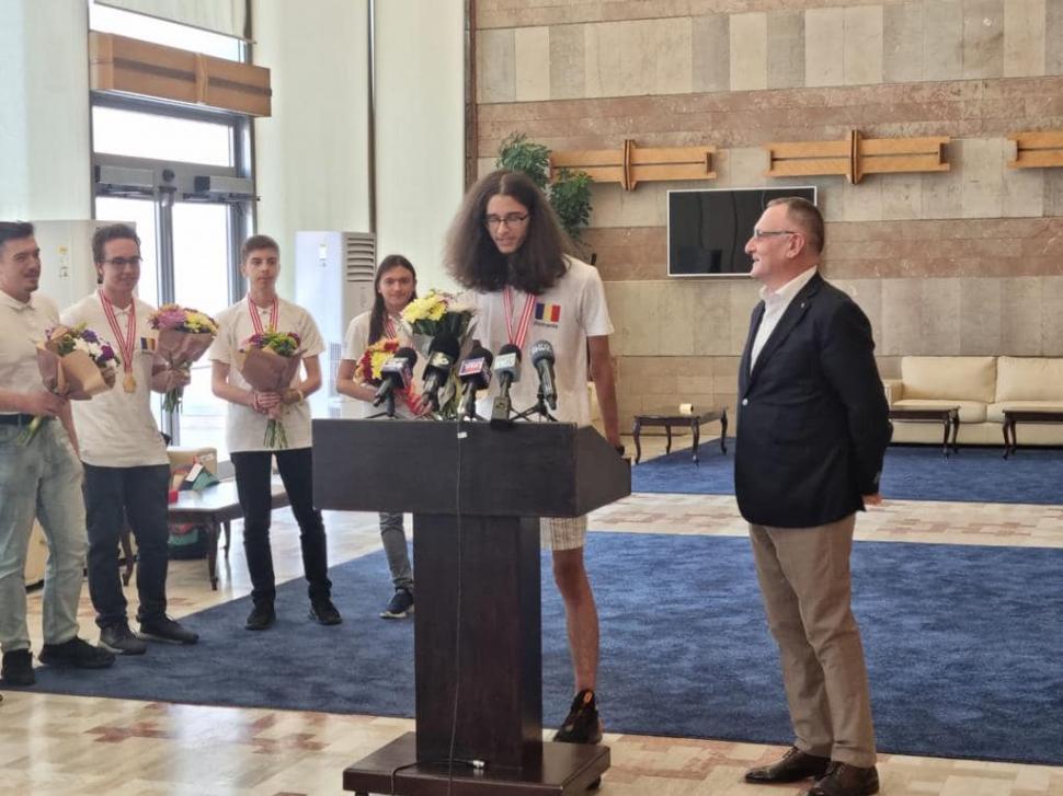 Elevii care au ridicat România în topul mondial la Olimpiada Internațională de Informatică s-au întors acasă | Reacţia ministrului Educaţiei  785338