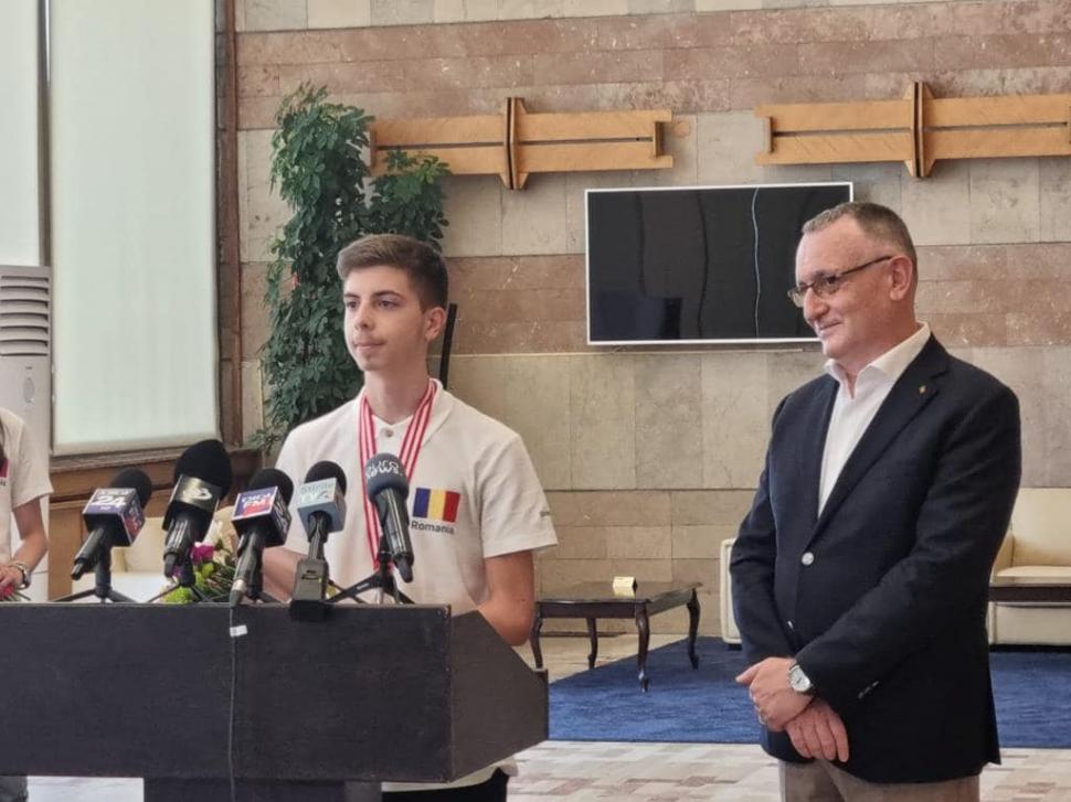 Elevii care au ridicat România în topul mondial la Olimpiada Internațională de Informatică s-au întors acasă | Reacţia ministrului Educaţiei  785343