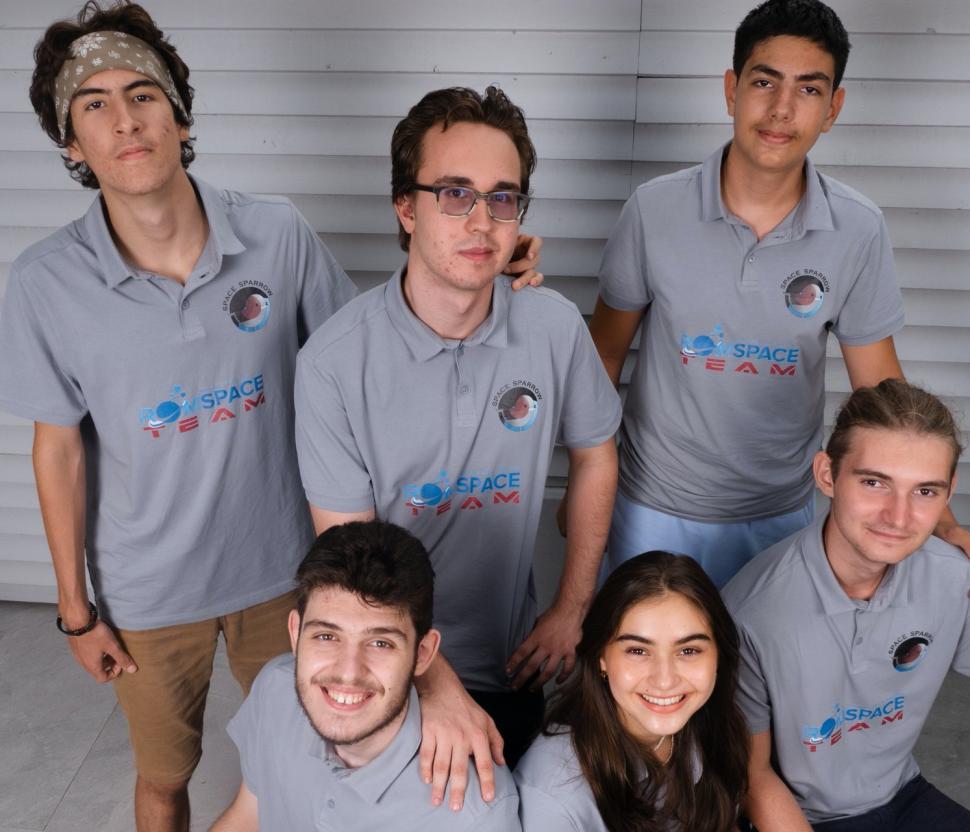 Un microsatelit de buzunar construit de liceeni români va fi lansat în spațiu cu o rachetă SpaceX 785353