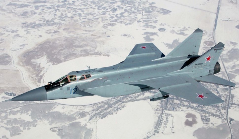 Rușii au trimis un aparat de vânătoare MiG-31 după un avion britanic