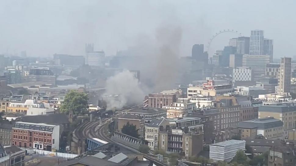 Centrul Londrei, în flăcări. La Southwark, trenurile au fost oprite iar circulația metroului a fost afectată 785432