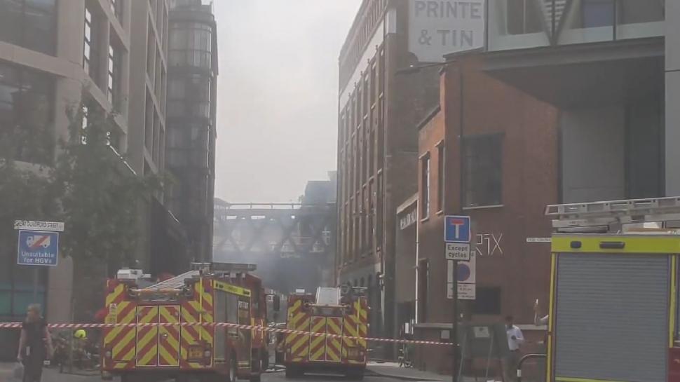 Centrul Londrei, în flăcări. La Southwark, trenurile au fost oprite iar circulația metroului a fost afectată 785434